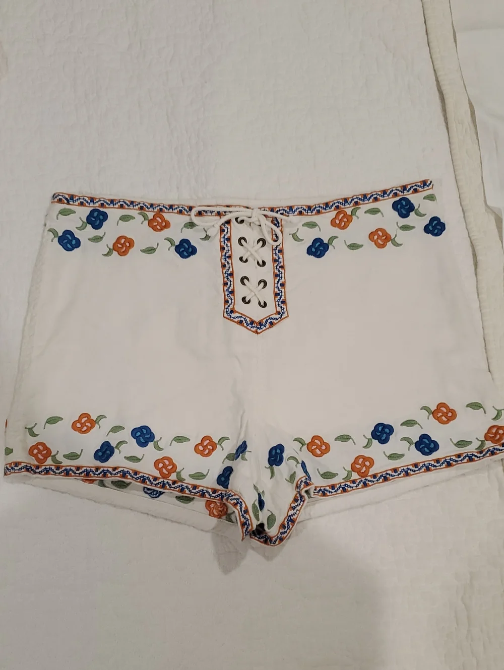 White High-Waist Floral Lace-Up Women’s Shorts